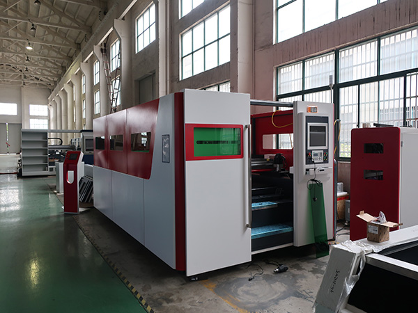1325 1530 500w 750w 1000w 1500w 2000w 4mm stainless steel automatic iron sheet fiber laser metal cutting machine for sale