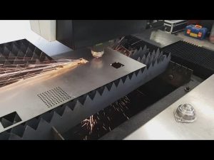 Jak Čína Accurl 700w 1000w vlákno plechu CNC laserové řezací stroj pro nerezové oceli