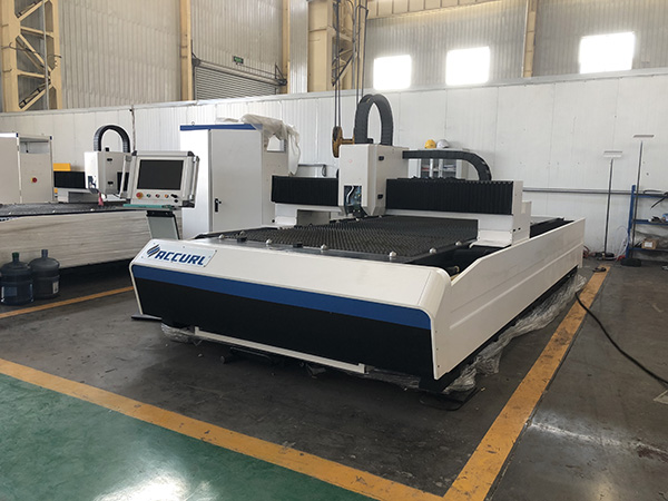 IPG 500W 1kw 1500W carbon steel, stainless metal sheet cnc fiber laser cutting machine price