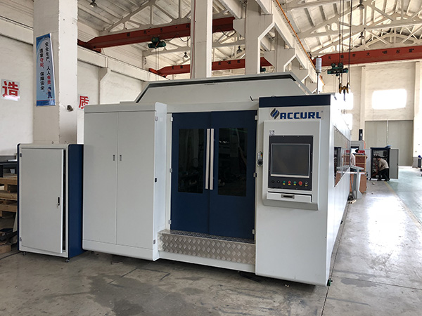Large power 1000W~4000W fiber laser cutting machine for smooth metal sheet cutting